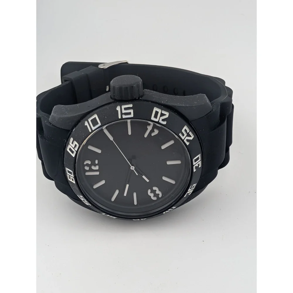 Men's Quartz Watch 49mm Case Black Silicone Band- New Battery